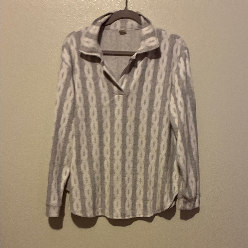 Women’s Gray and White Patterned Lounge Set